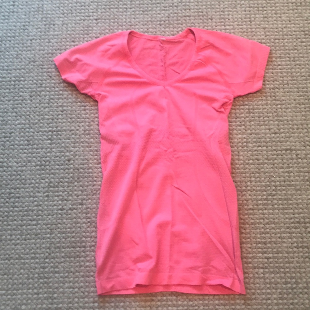 Lululemon shirt sleeved shirt